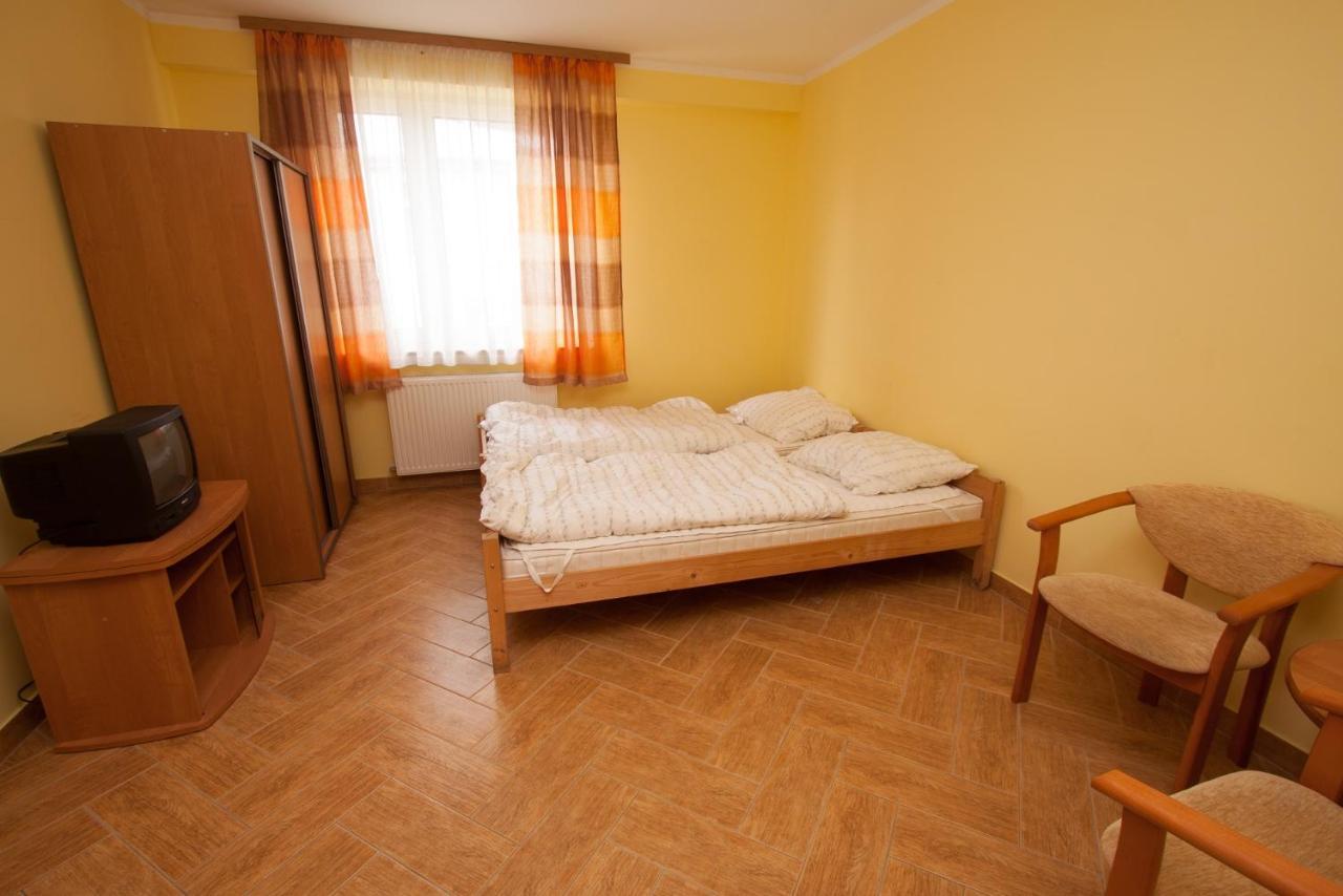 Dom Wczasowy Alka Dziwnów Exterior foto